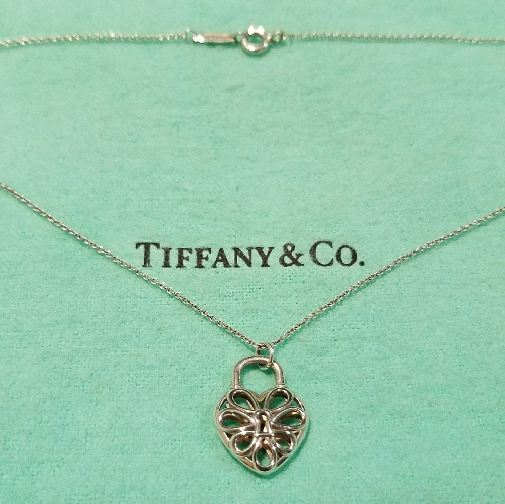 T&Co mini filigree heart pendant necklace